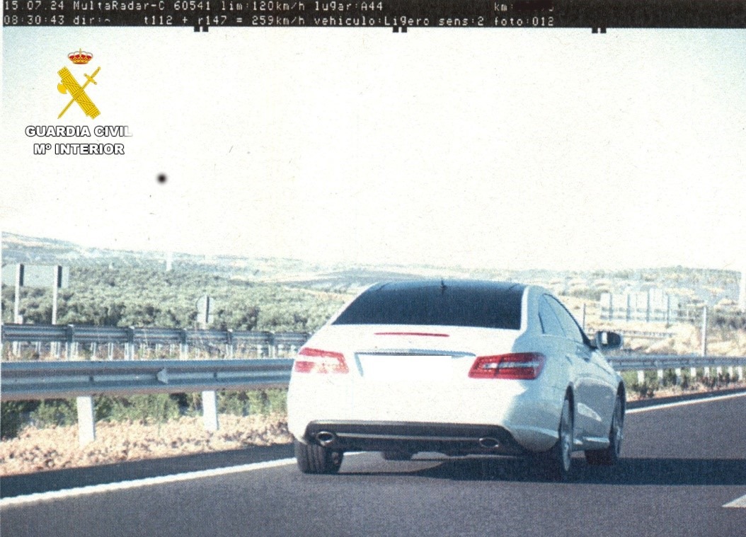 Imagen del coche (GUARDIA CIVIL)