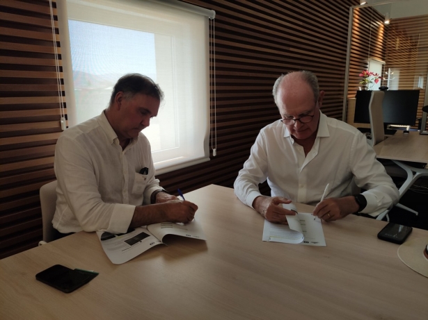 Firma del convenio (FUNDACIÓN AMIGOS DE LA ALHAMBRA)