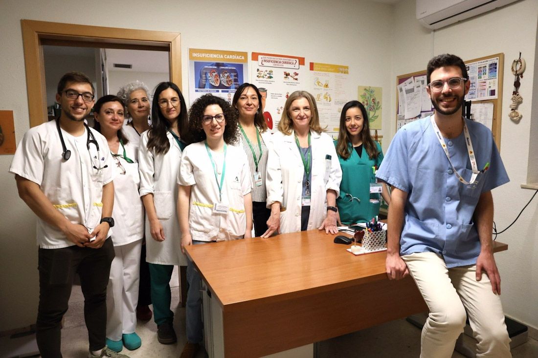 Parte del equipo de la unidad cardiorrenal del Hospital Virgen de las Nieves (HOSPITAL VIRGEN DE LAS NIEVES)