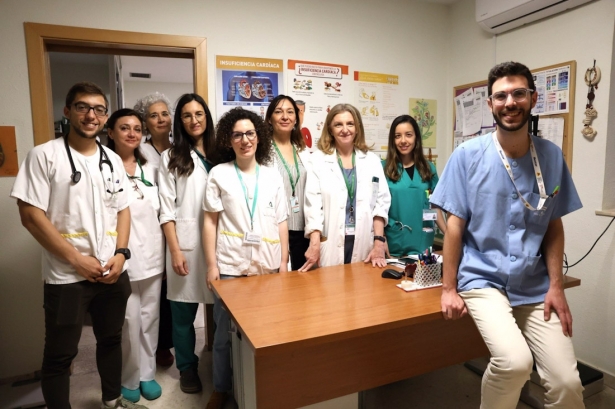 Parte del equipo de la unidad cardiorrenal del Hospital Virgen de las Nieves (HOSPITAL VIRGEN DE LAS NIEVES)