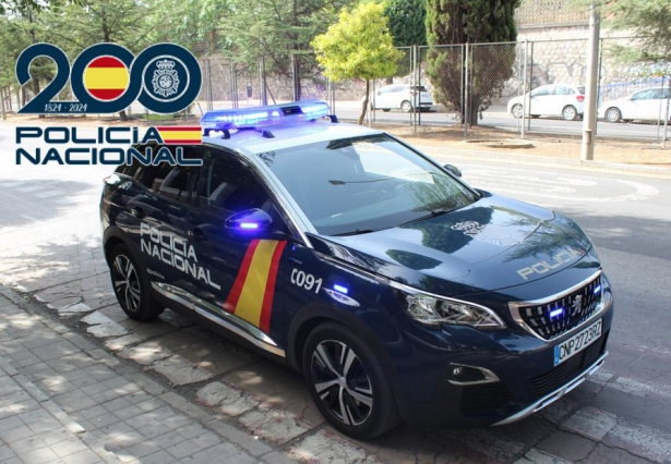 Vehículo de la Policía Nacional (POLICÍA NACIONAL) Vehículo de la Policía Nacional (POLICÍA NACIONAL)