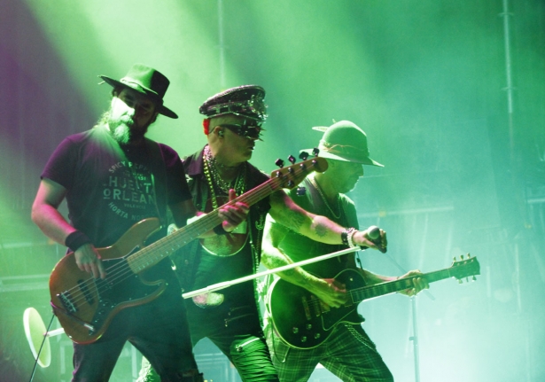 José Manuel Casañ, en el centro, en la actuación de Seguridad Social (J. PALMA)