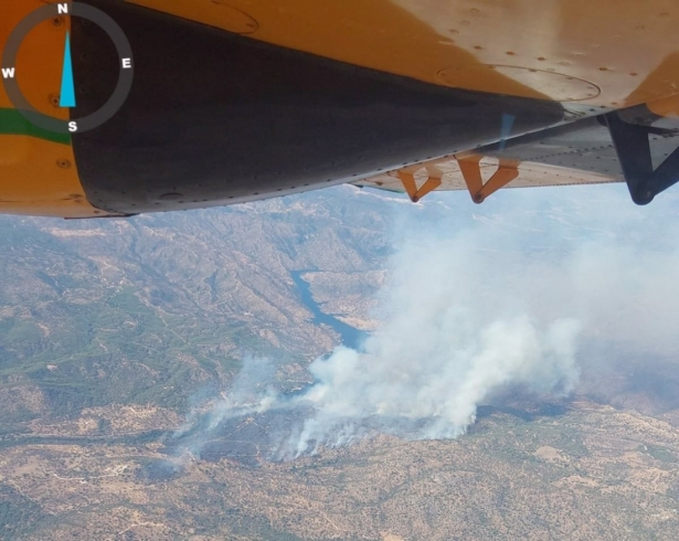 Imagen de la semana pasada del incendio tomada desde el avión de coordinación ACOA4, posicionado en el Aeropuerto de Granada (PLAN INFOCA) Imagen de la semana pasada del incendio tomada desde el avión de coordinación ACOA4, posicionado en el Aeropuerto de Granada (PLAN INFOCA)