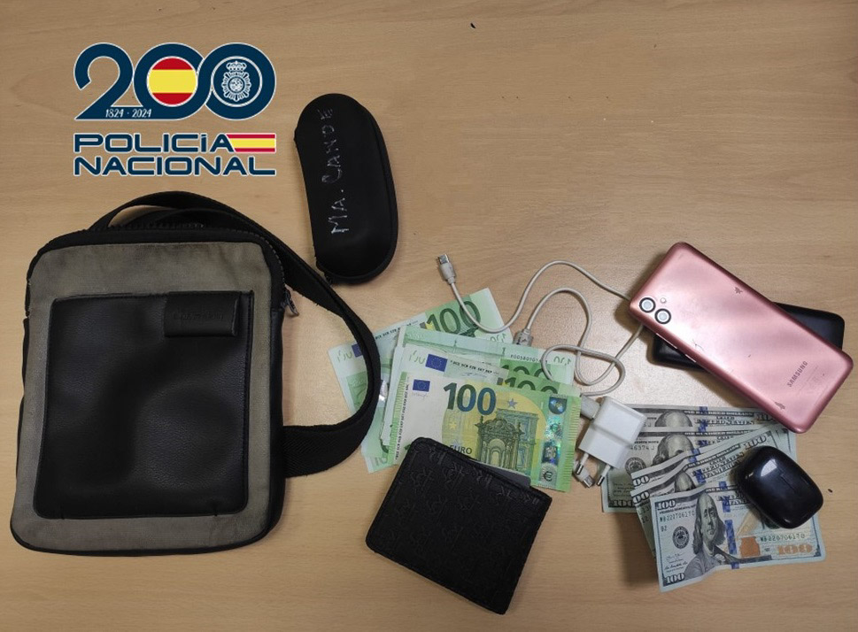 Efectos y dinero recaudado (POLICÍA NACIONAL)