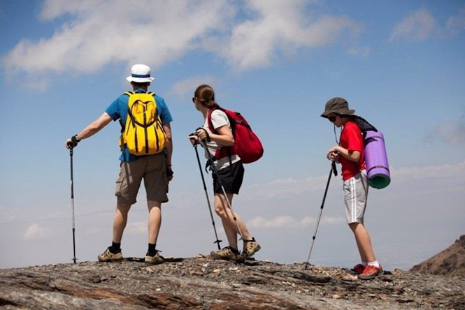 Montañeros en el entorno de Sierra Nevada (EUROPA PRESS)
