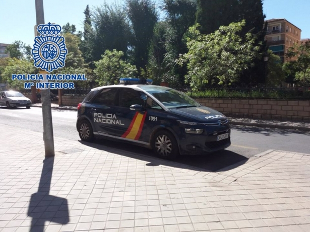 Imagen de archivo de un vehículo de la Policía Nacional en Granada (POLICÍA NACIONAL) Imagen de archivo de un vehículo de la Policía Nacional en Granada (POLICÍA NACIONAL)