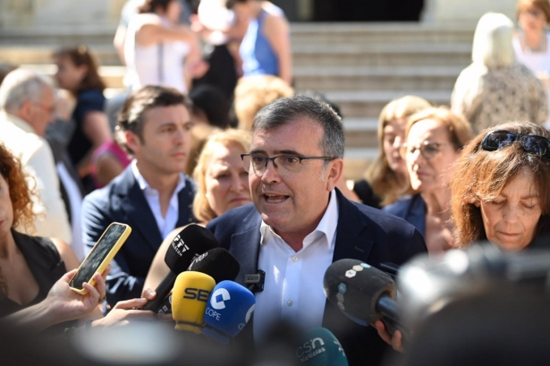 El subdelegado del Gobierno en Granada, José Antonio Montilla, atiende a los medios  (SUBDELEGACIÓN DEL GOBIERNO EN GRANADA)