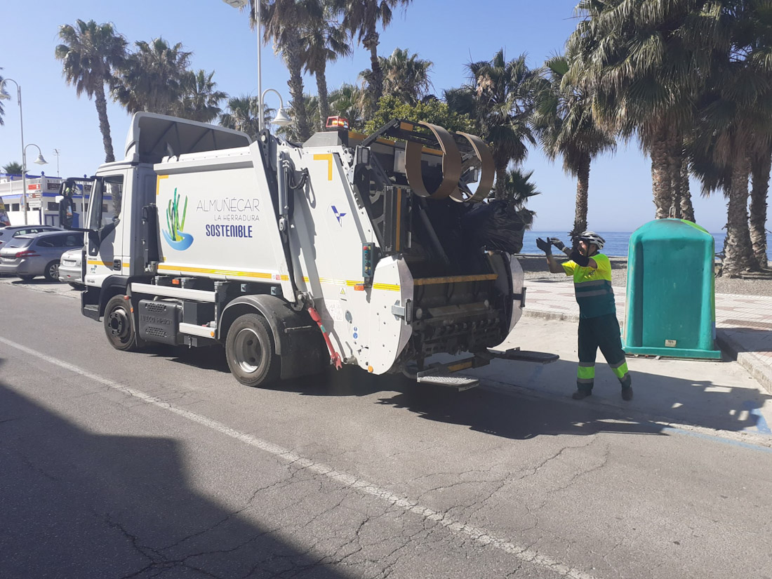 Recogida de basura en Almuñécar (AYTO. ALMUÑÉCAR)
