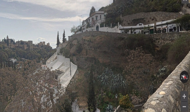 Imagen del Barranco de los Naranjos en Granada en el que se ha precipitado un hombre herido tras caer sobre el tejado de una casa (112 ANDALUCÍA)