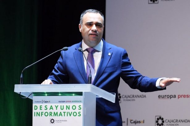 El presidente de la Diputación de Granada, Francis Rodríguez, en un reciente desayuno de Europa Press en el Teatro CajaGranada (FRANCISCO J. OLMO/EUROPA PRESS)