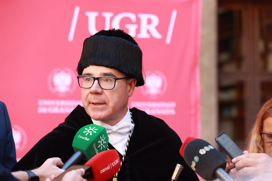 El rector de la UGR, Pedro Mercado, atiende a los medios en una imagen reciente (ROCÍO RUZ - EUROPA PRESS)
