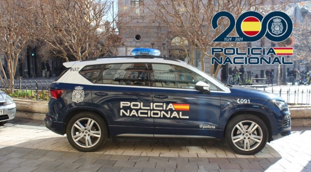 Vehículo de la Policía Nacional (POLICÍA NACIONAL) Vehículo de la Policía Nacional (POLICÍA NACIONAL)