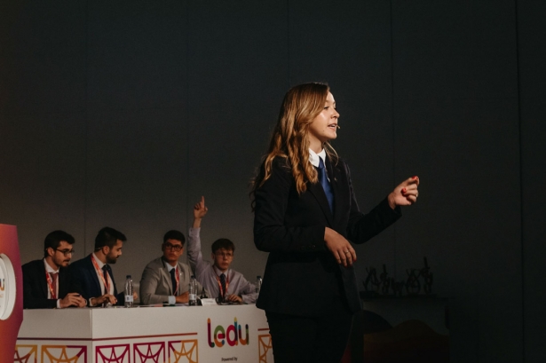 Liga de debate universitario 
