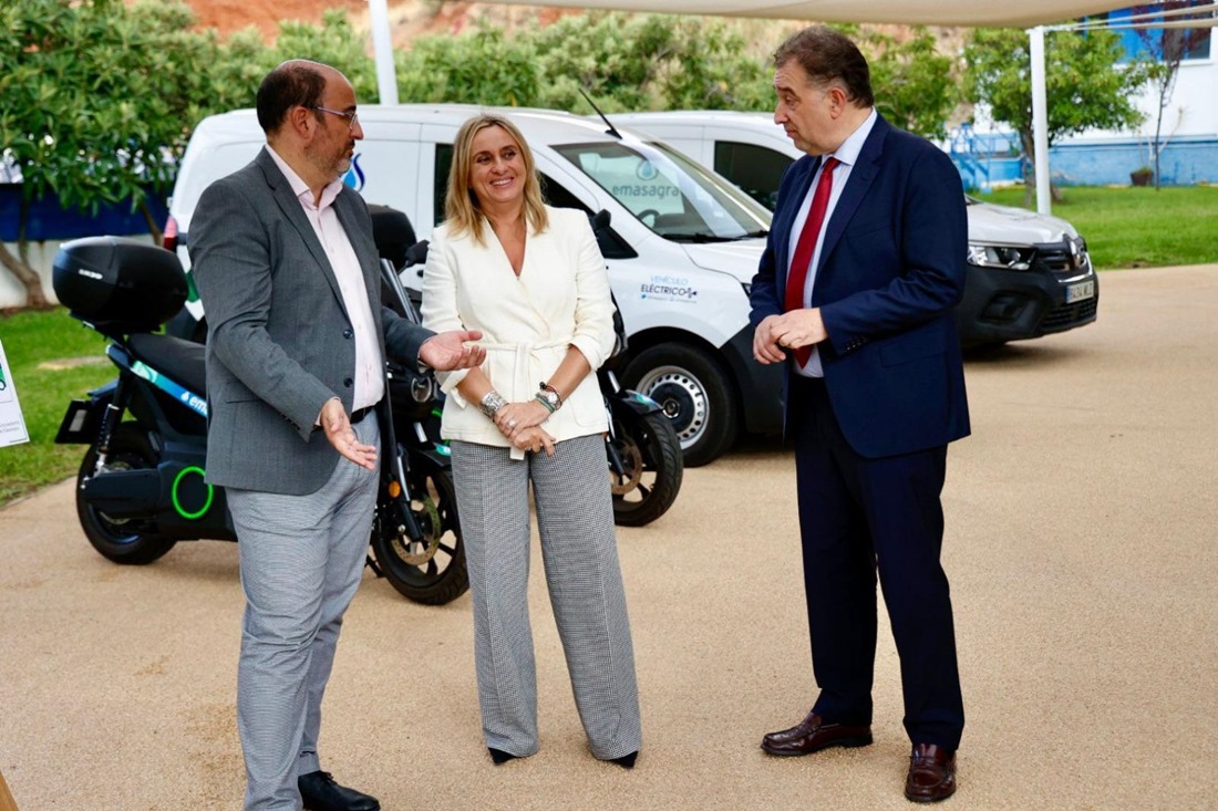 Presentación de los nuevos vehículos de Emasagra (AYTO. GRANADA)