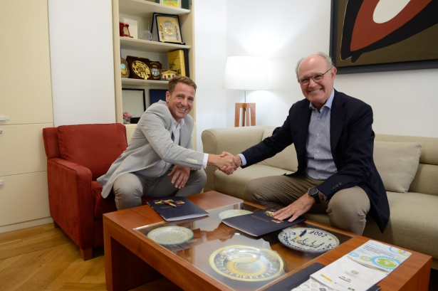 Firma del convenio (AMIGOS DE LA ALHAMBRA)