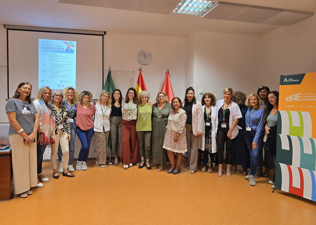 Foto de familia tras la jornada (HUSC)
