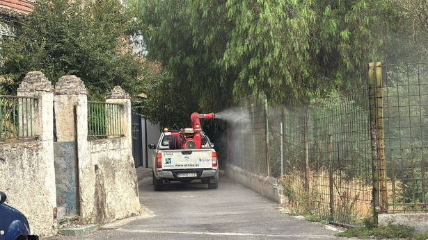 Labores de fumigación en Pinos Puente tras detectarse en un caballo el virus del Nilo (AYUNTAMIENTO DE PINOS PUENTE( Labores de fumigación en Pinos Puente tras detectarse en un caballo el virus del Nilo (AYUNTAMIENTO DE PINOS PUENTE(