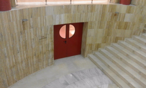 Sala de los Juzgados de la Caleta, en Granada, donde se suspendía el pasado 15 de enero el juicio por la fábrica ilegal de tabaco en Ventas de Zafarraya (EUROPA PRESS)