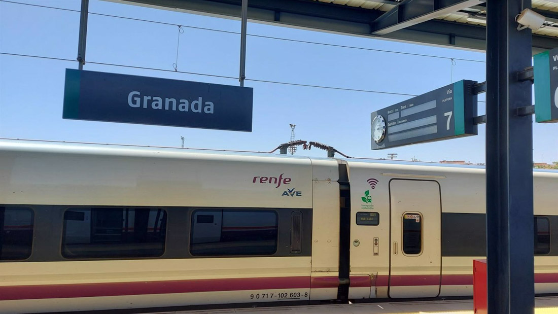 Andenes en la estación de Granada. Archivo (RENFE)