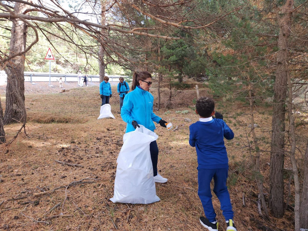 Jornada de actividades ambientales en Sierra Nevada con Voluntariado Caixabank (CAIXABANK)