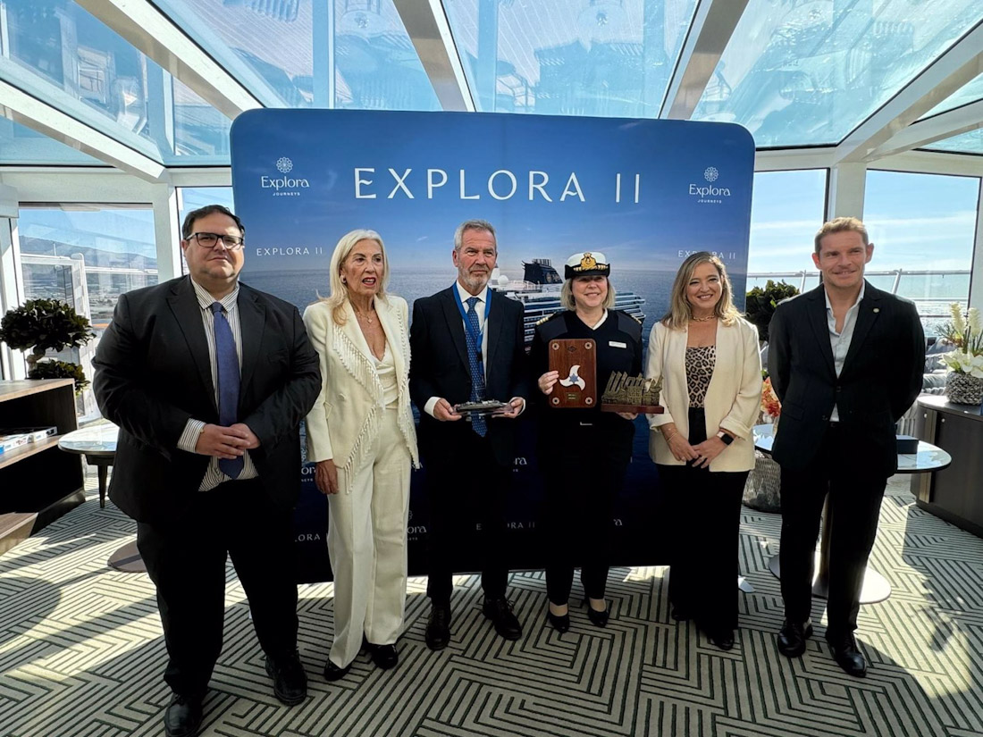 Recepción al buque de lujo Explora II con el presidente de la Autoridad Portuaria de Motril, José García Fuentes (3i) (AUTORIDAD PORTUARIA)