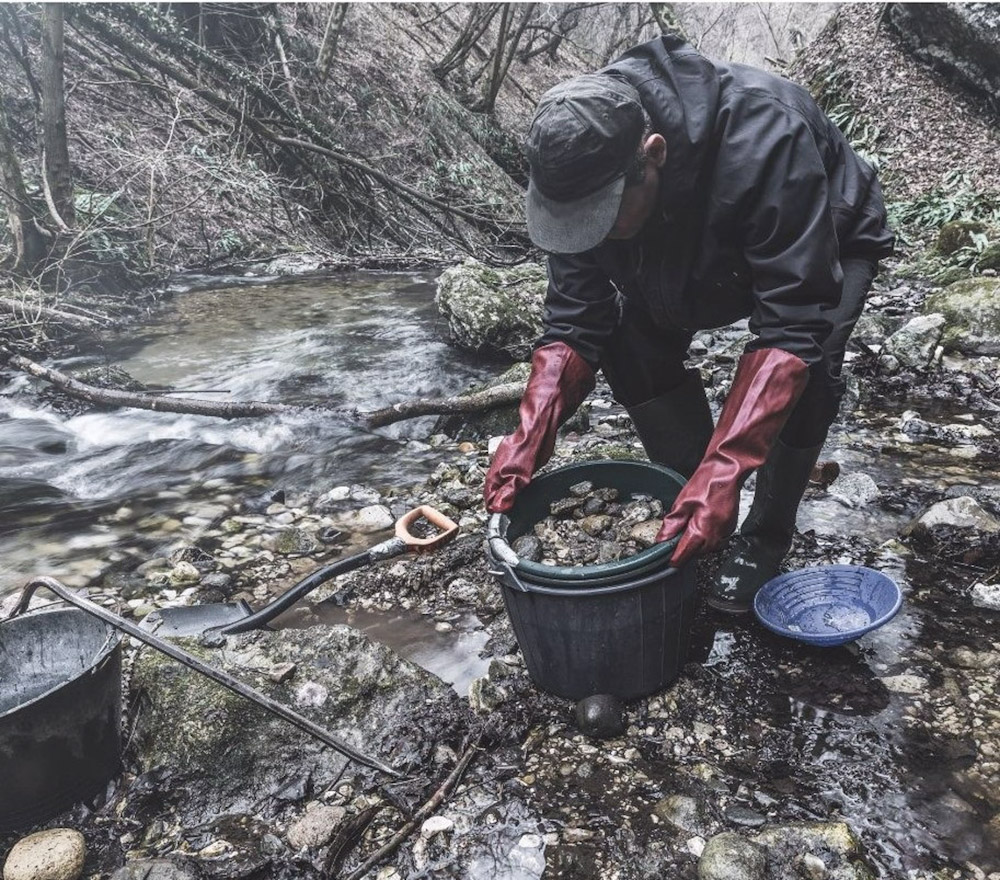 Imagen de bateo en el marco del proyecto `Las huellas del oro en Cenes de la Vega` (AYUNTAMIENTO DE CENES DE LA VEGA)