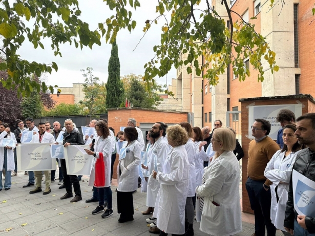 Concentración a las puertas del CIC de la UGR (COMISIÓN DE REPRESENTANTES DEL CIC) Concentración a las puertas del CIC de la UGR (COMISIÓN DE REPRESENTANTES DEL CIC)