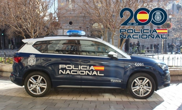 Vehículo de la Policía Nacional (POLICÍA NACIONAL) Vehículo de la Policía Nacional (POLICÍA NACIONAL)