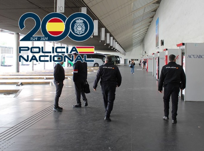 Agentes de la Policía Nacional en la estación de autobuses (POLICÍA NACIONAL)