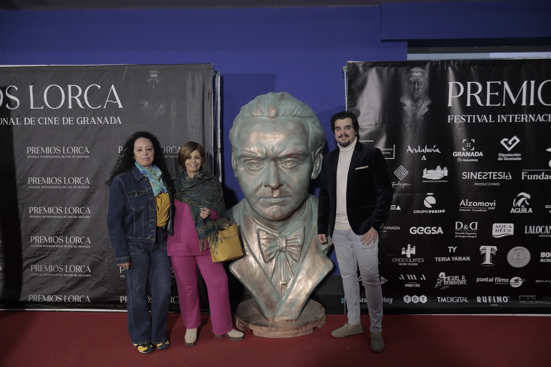 Equipo del documental `Los Coloraos` con su director, Sergio Gómez (PRENSA PREMIOS LORCA)