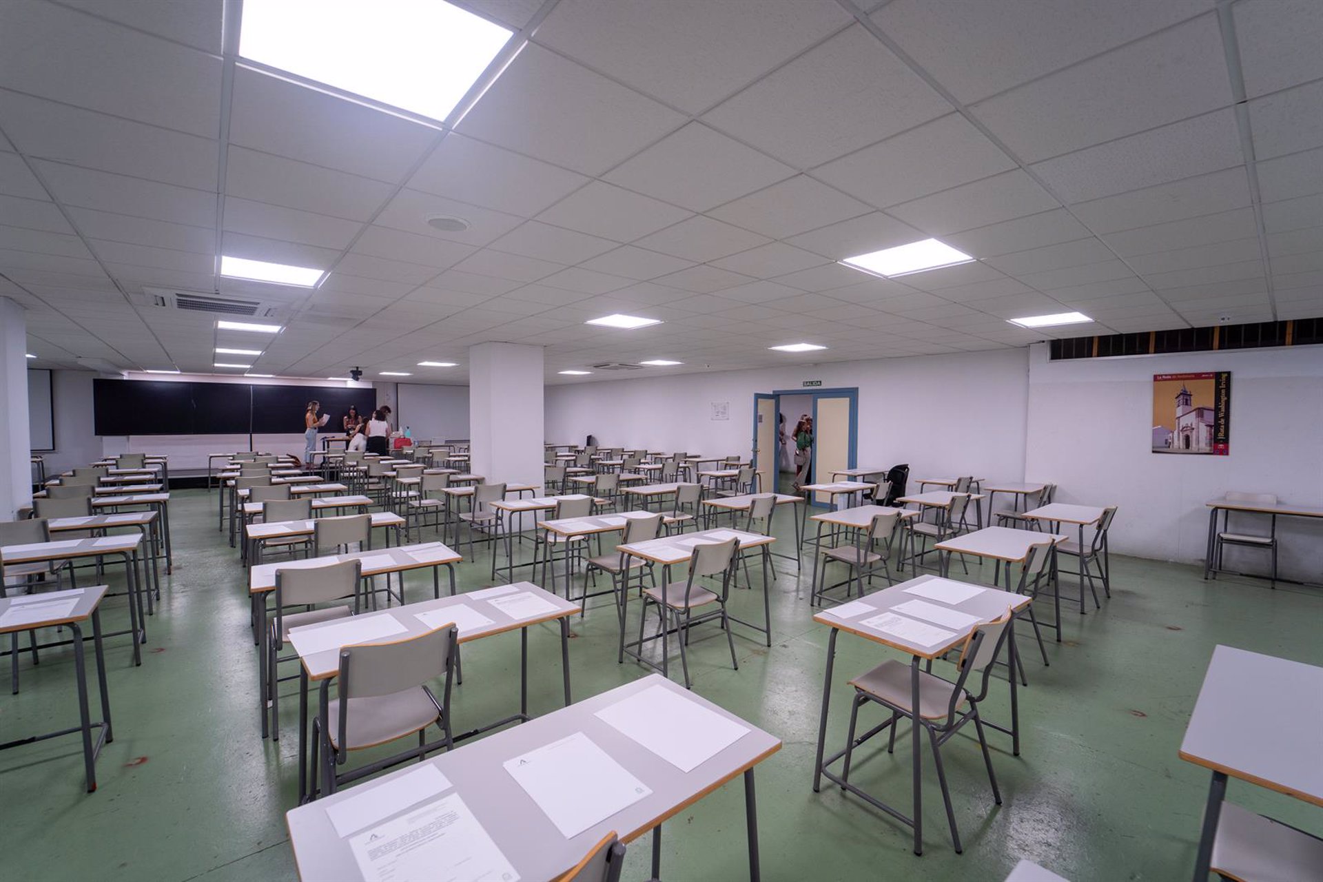 Aula antes del comienzo del examen de una oposición (FRANCISCO J. OLMO / EUROPA PRESS)
