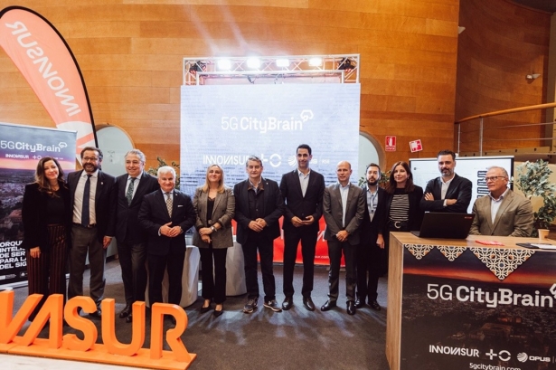 Participación de Innovasur, MasOrange y Opus RSE en el Congreso Internacional de IA, en una imagen con la alcaldesa de Granada, Marifrán Carazo, y el consejero de la Presidencia, Antonio Sanz (INNOVASUR)