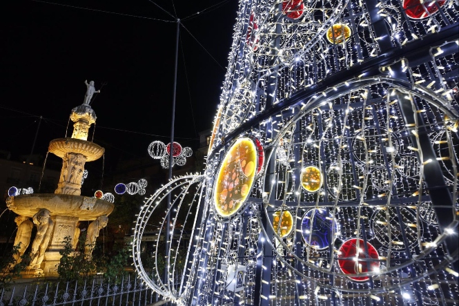 Luces de Navidad en Granada, en imagen de archivo (ÁLEX CÁMARA - EUROPA PRESS)