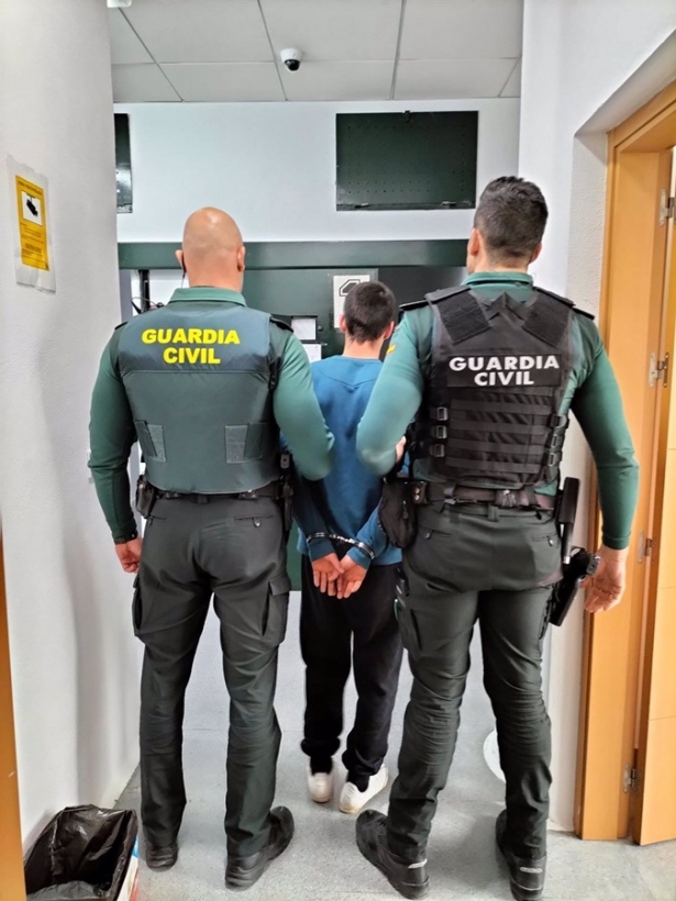 Un detenido por el asalto a punta de navaja de una gasolinera de Ogíjares (GUARDIA CIVIL) Un detenido por el asalto a punta de navaja de una gasolinera de Ogíjares (GUARDIA CIVIL)