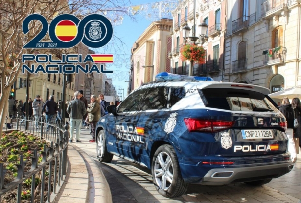 Vehículo de la Policía Nacional (POLICÍA NACIONAL) Vehículo de la Policía Nacional (POLICÍA NACIONAL)