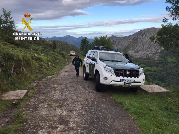 Rescate por la Guardia Civil, en imagen de archivo (GUARDIA CIVIL) Rescate por la Guardia Civil, en imagen de archivo (GUARDIA CIVIL)