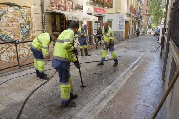 Operarios de Inagra, en imagen de archivo (AYTO.GRANADA/EUROPA PRESS)