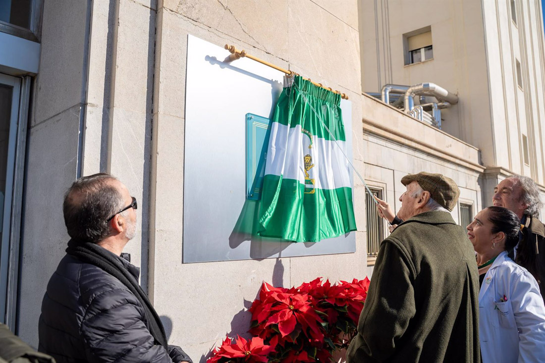 El Hospital Virgen de las Nieves homenajea a Aurelio Botella, arquitecto que diseñó el edificio sanitario (JUNTA DE ANDALUCÍA)