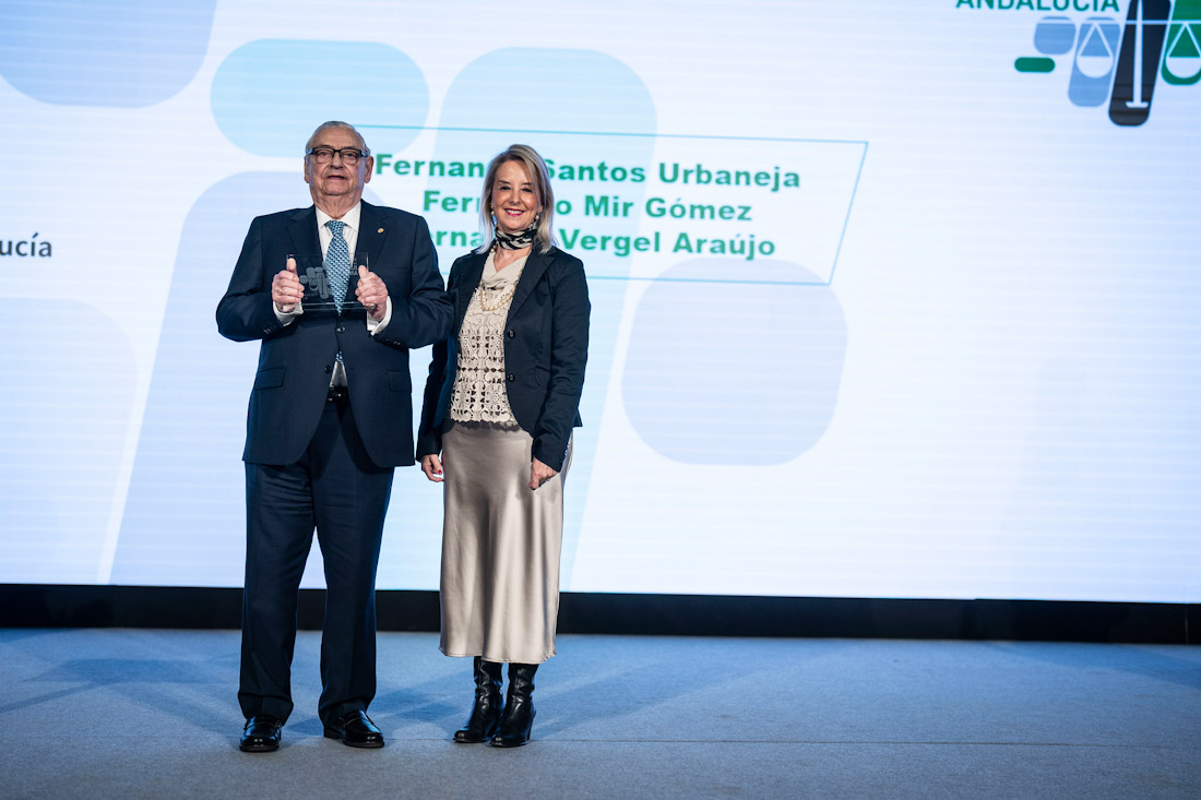 Fernando Mir Gómez recoge el galardón (ICAGR)