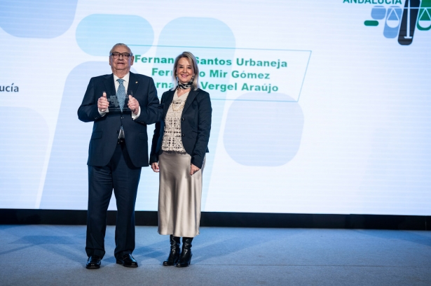 Fernando Mir Gómez recoge el galardón (ICAGR)