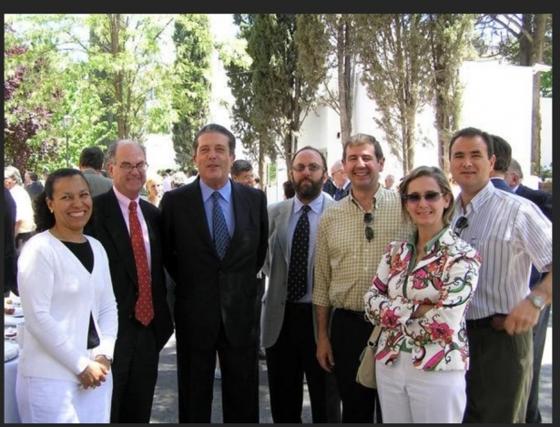 Federico Mayor Zaragoza junto a investigadores de la EEZ-CSIC en su visita con motivo del 50 aniversario del centro (EEZ) Federico Mayor Zaragoza junto a investigadores de la EEZ-CSIC en su visita con motivo del 50 aniversario del centro (EEZ)