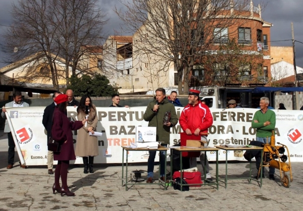 Jornada reivindicativa en Baza para exigir al Gobierno la vuelta del tren Guadix-Lorca (ASOCIACION AMIGOS DEL FERROCARRIL)
