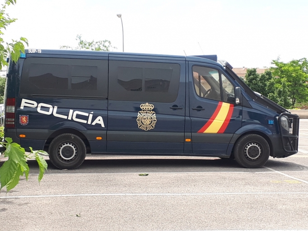 Vehículo de la Policía Nacional (POLICÍA NACIONAL) Vehículo de la Policía Nacional (POLICÍA NACIONAL)