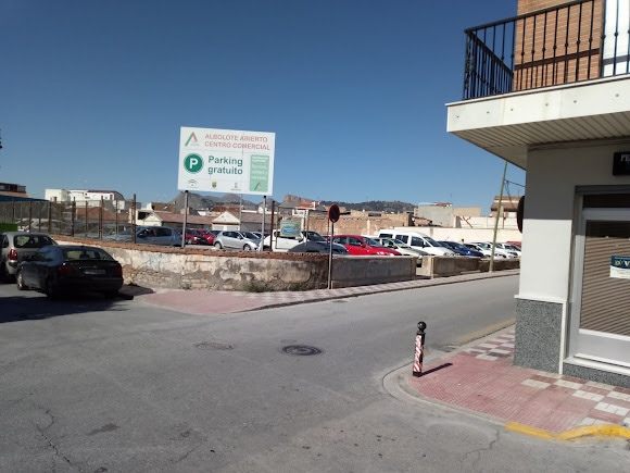 Aparcamiento público de la Calle Tínar (ALBOLOTE INFORMACIÓN)