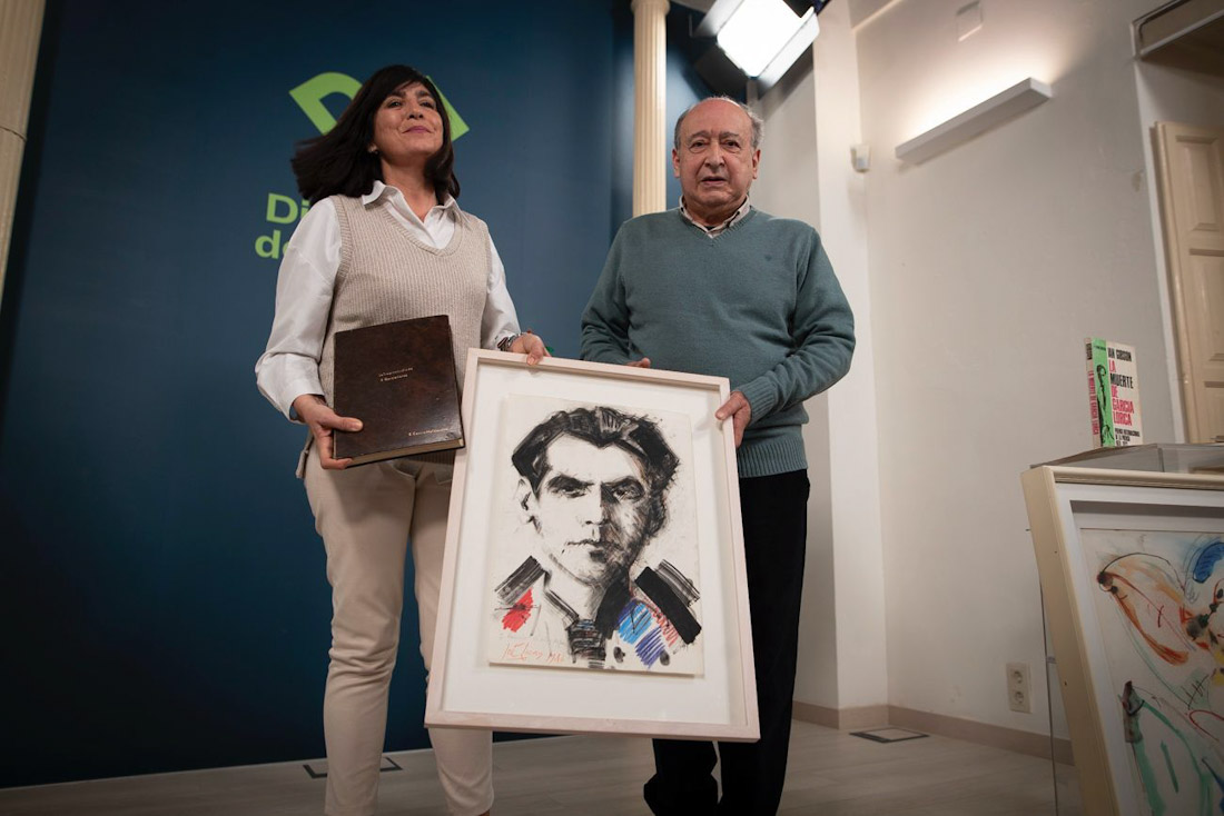 Eduardo Castro dona el archivo y bibliográfico al Patronato Federico García Lorca (ANTONIO L. JUÁREZ)