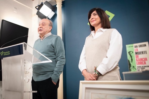 Eduardo Castro dona el archivo y bibliográfico al Patronato Federico García Lorca (ANTONIO L. JUÁREZ)