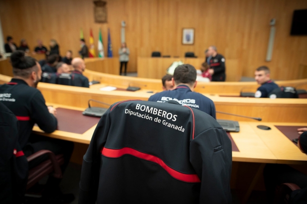 La Diputación de Granada acoge la toma de posesión de 19 nuevos bomberos (ANTONIO L. JUÁREZ)