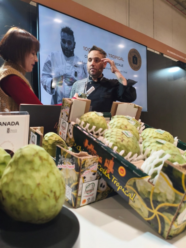 Chirimoyas expuestas en Madrid Fusión (AYTO. ALMUÑÉCAR)
