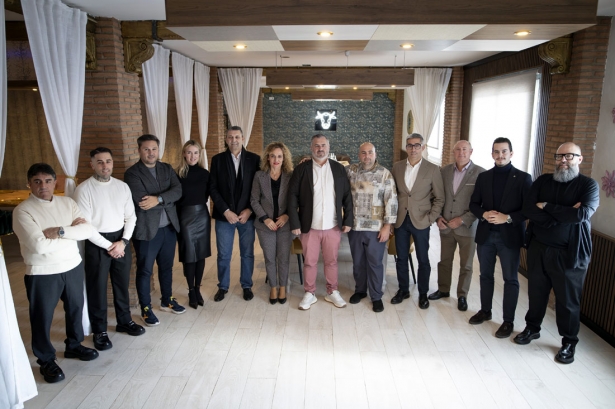  Foto de familia de la inauguración de Bos Taurus `El Origen`