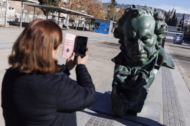 Imágenes de las estatuas y la exposición fotográfica conmemorativa de los Premios Goya en las calles de Granada (ÁLEX CÁMARA - EUROPA PRESS) Imágenes de las estatuas y la exposición fotográfica conmemorativa de los Premios Goya en las calles de Granada (ÁLEX CÁMARA - EUROPA PRESS)